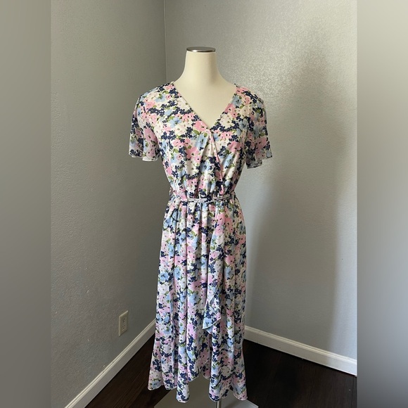 Casual Pink and Green V-Neck Flutter Sleeve Dress - Picture 5 of 7